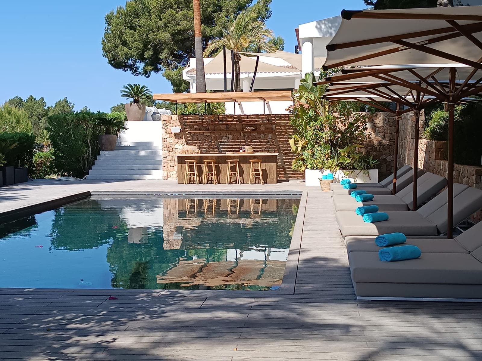 Piscina y piscina de agua fría